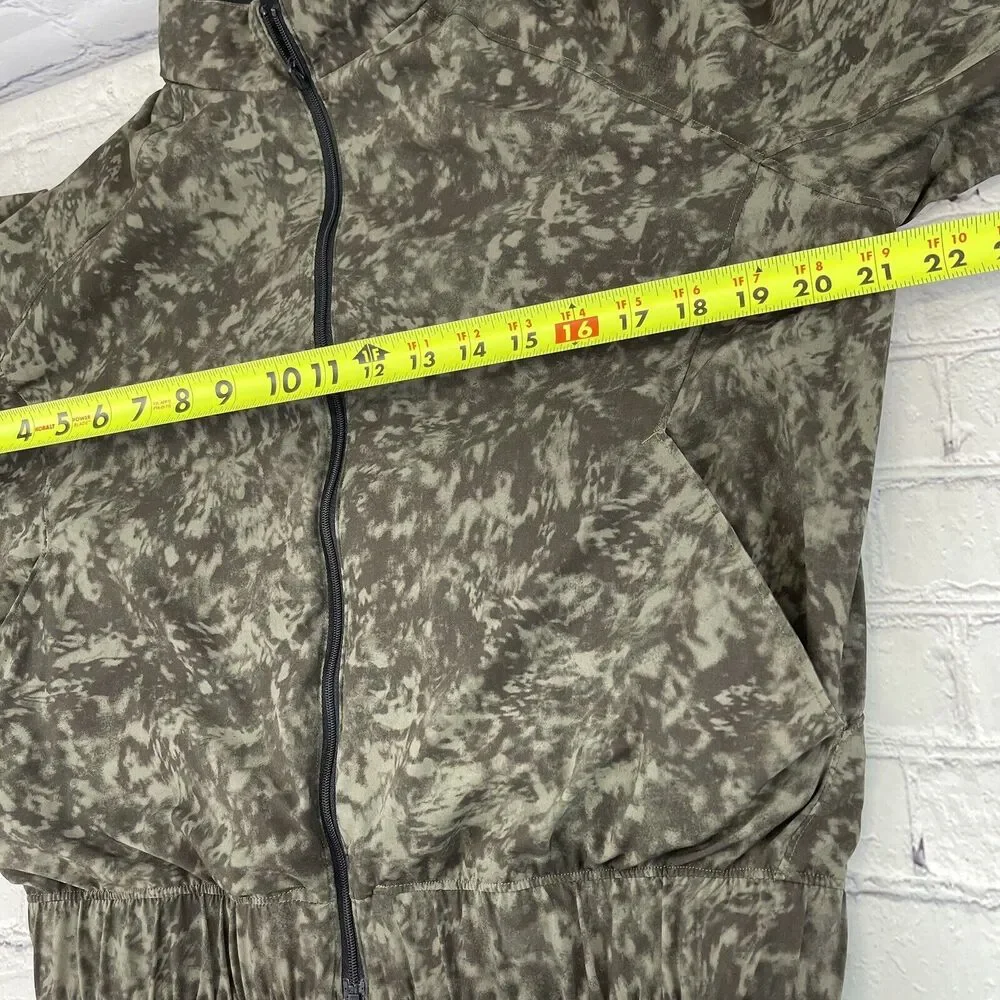 Lululemon Bombs Away Green Camo Black Reversible Windbreaker Sz 4 Bomber Jacket